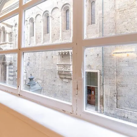 Genova Centro Colonna-Cattedrale Di San Lorenzo Esterno foto
